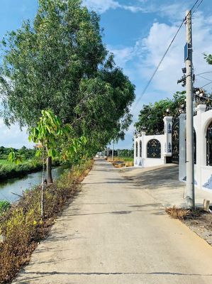 Cần bán 293m2 đất, mặt tiền đường, Xã Mỹ Lộc, view kênh, sổ hồng riêng. Mua bán đất tại Huyện Cần Giuộc Long An được đăng bởi Đỗ Trung Hậu