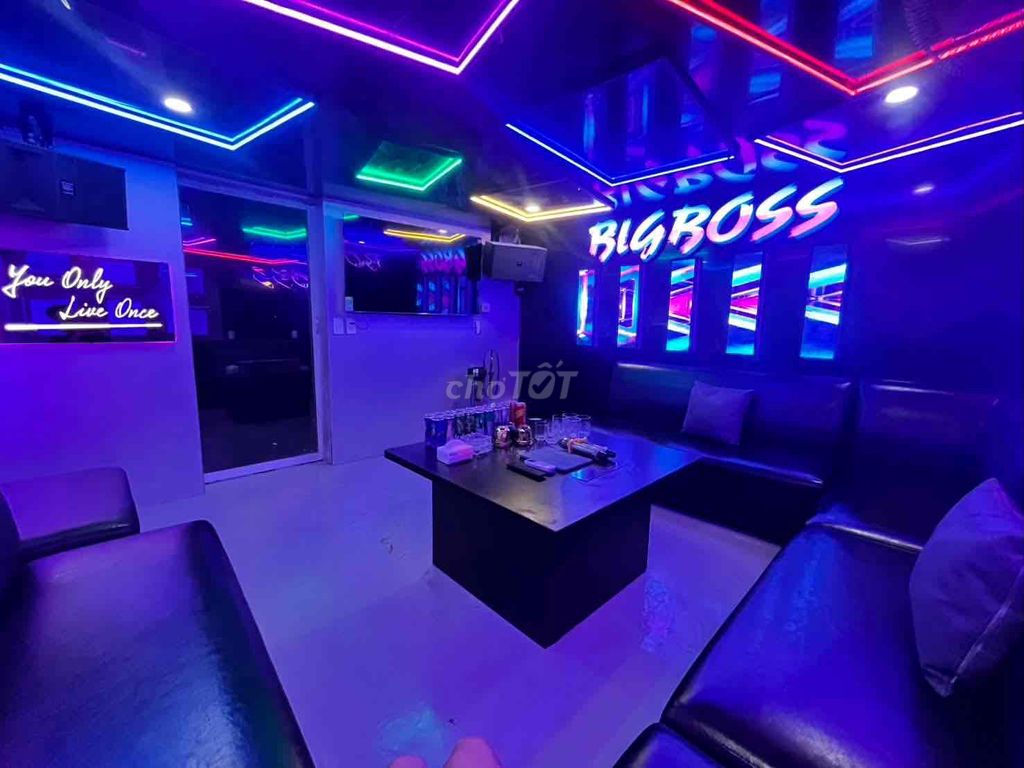 SANG NHƯỢNG QUẦY BAR + QUẦY SOFA VÀ HAI ROOM KARA ở Quận 1