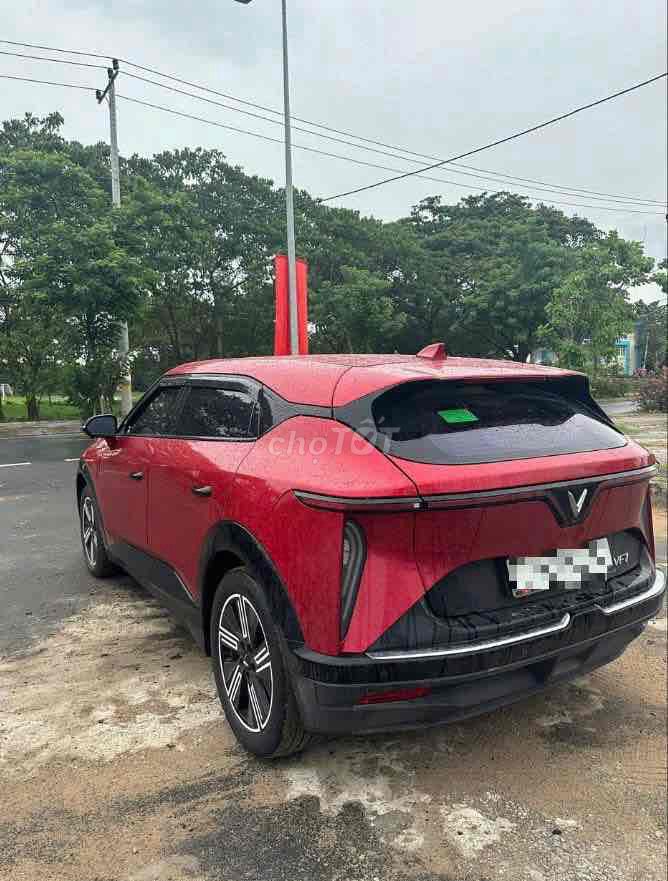 VinFast VF7 Eco 2026 Красный 13 200 км