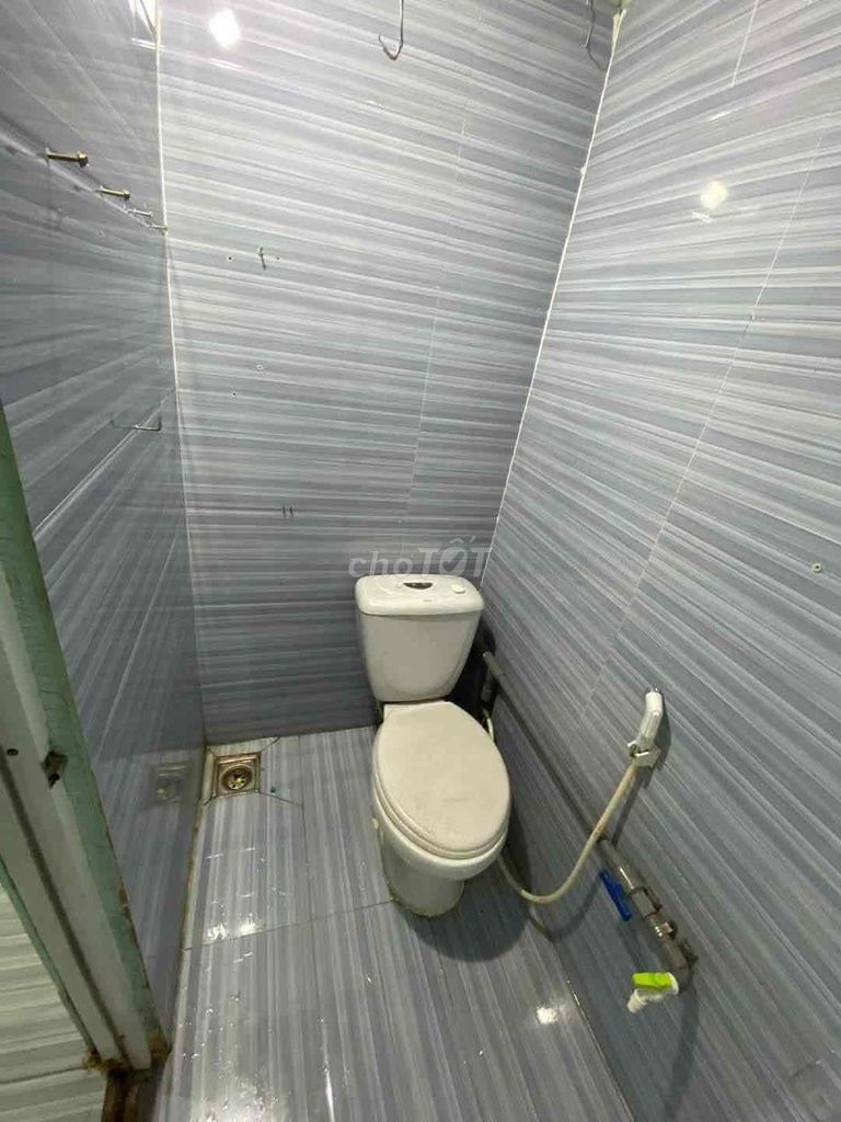 Phòng trọ Bình Tân Liên khu 45 giá 1tr6, có nước sạch, dưới đất