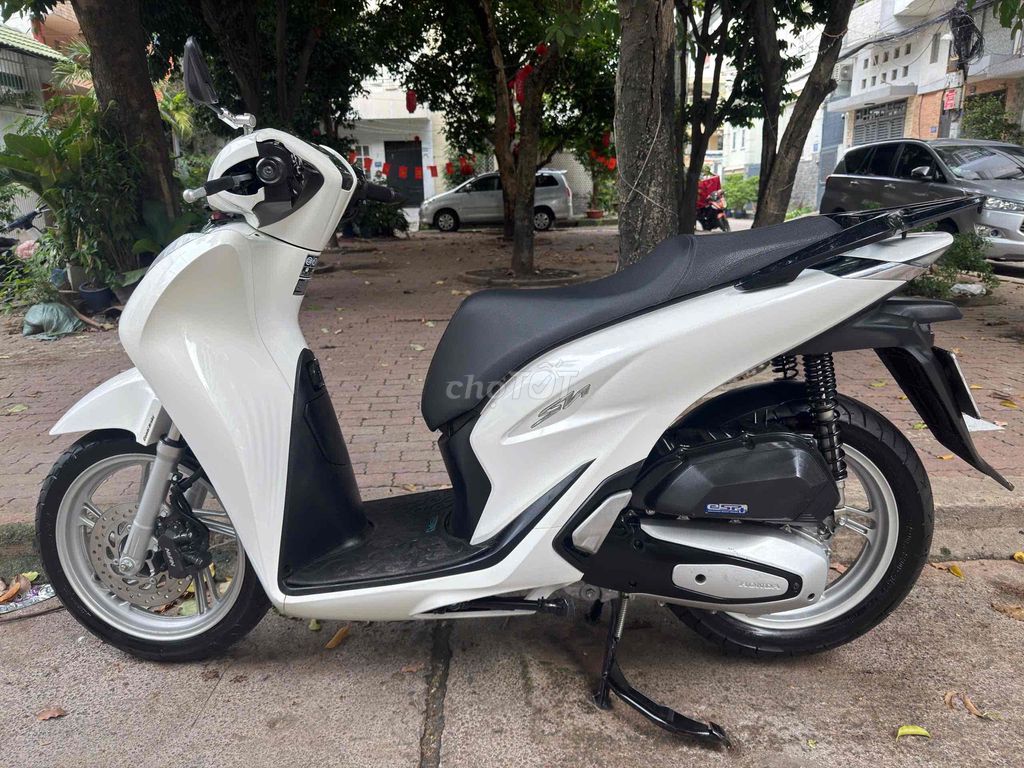 SH 125 CBS 2022 Белый. Городской номер, собственник, нотариус