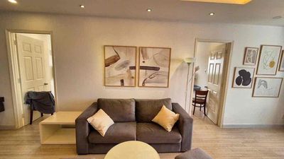 Cho thuê Ch Central Garden Q1 84m2 2Pn 2wc Full nội thất nhà đẹp