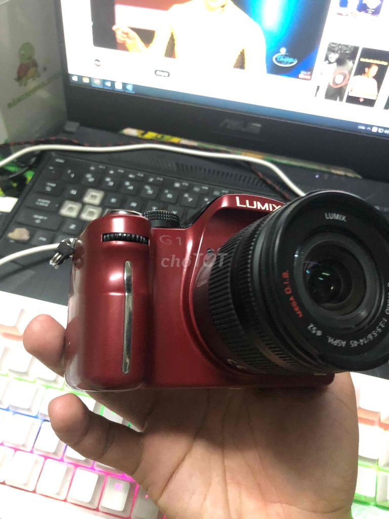 Máy ảnh Panasonic G1 màn xoay / lật