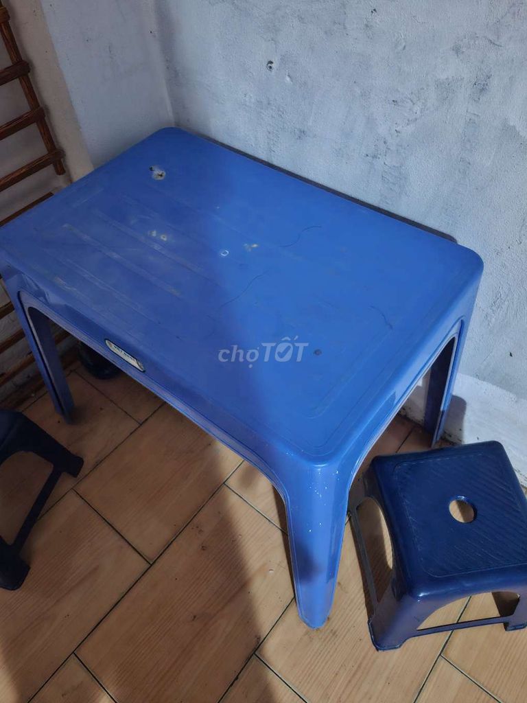 Bàn nhựa xanh dương đã qua sử dụng. Mua bán Bàn ghế tại Huyện Thanh Trì Hà Nội được đăng bởi tronghuan868 hình 1
