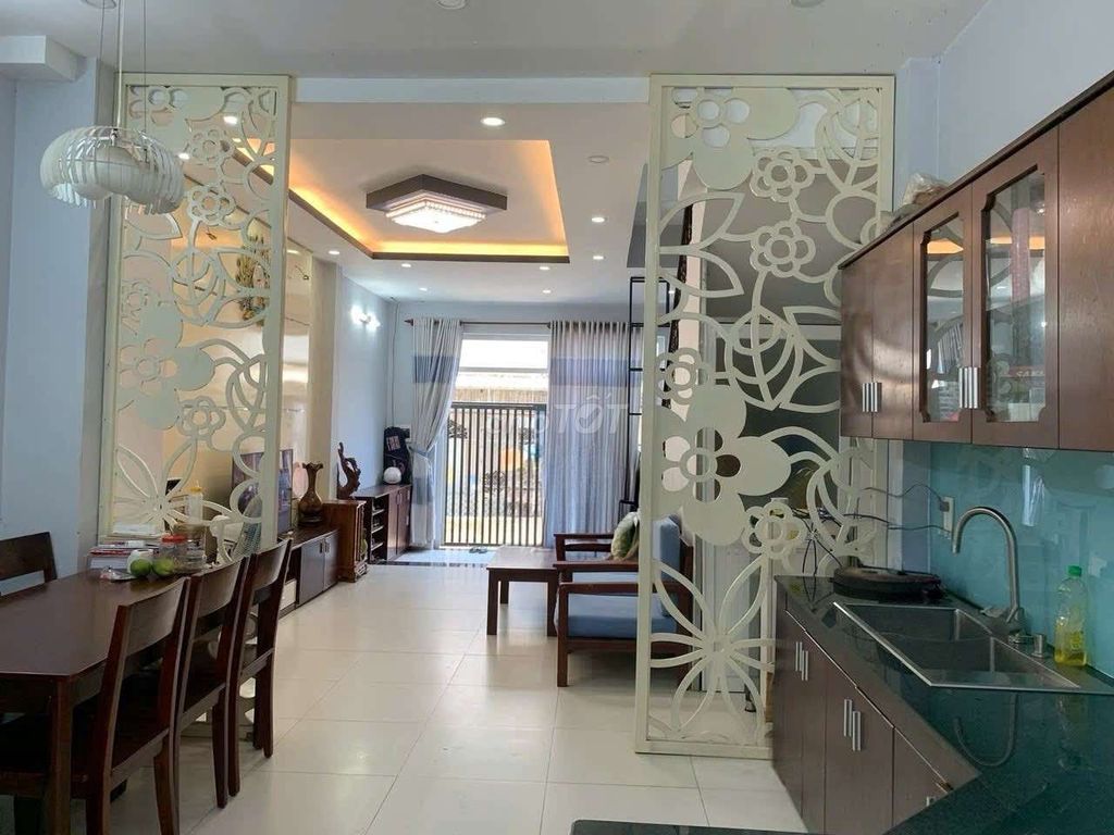 3,4 tỷ . Nhà trệt 1 Lầu 54m2 . Hẻm thông quận 12