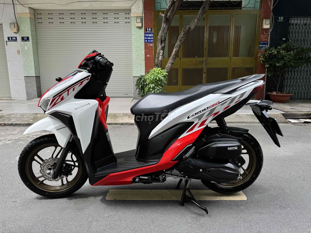 Vario 125 màu trắng đỏ đen 2021