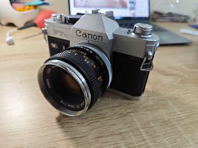 Máy ảnh film Canon FTb lens FD 50mm f1.8