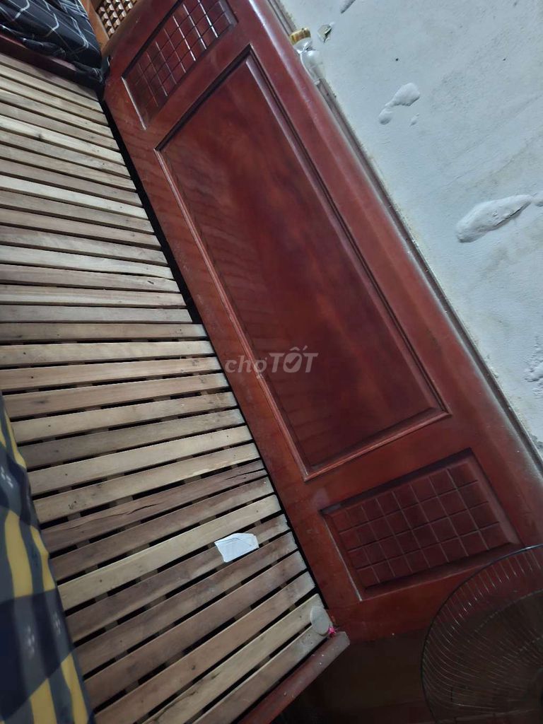 Thanh lý giường gỗ thịt xoan đào 1m6×2m cả đệm