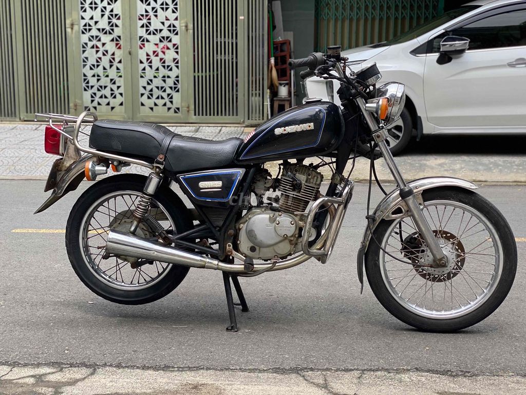 Suzuki GN 125 чёрный, с ручным сцеплением