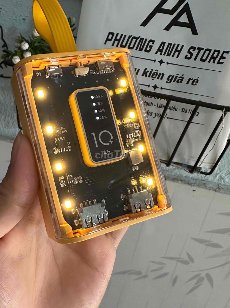 Sạc dự phòng 10000mAh Vàng Đèn LED Fullbox. Mua bán Phụ kiện (Màn hình, Chuột...) tại Quận Liên Chiểu Đà Nẵng được đăng bởi Phương Anh Store hình 1