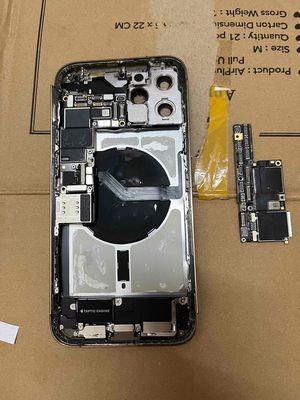 Xác vỏ bỏ iphone 12 promax kèm iphone X. Mua bán Linh kiện (RAM, Card...) tại Quận Tân Phú Tp Hồ Chí Minh được đăng bởi Min Min