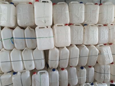 THANH LÝ 200 CAN NHỰA 20L LOẠI TỐT ( CÒN MỚI). Mua bán Dụng cụ nhà bếp tại Huyện Bình Chánh Tp Hồ Chí Minh được đăng bởi Trung Nguyễn