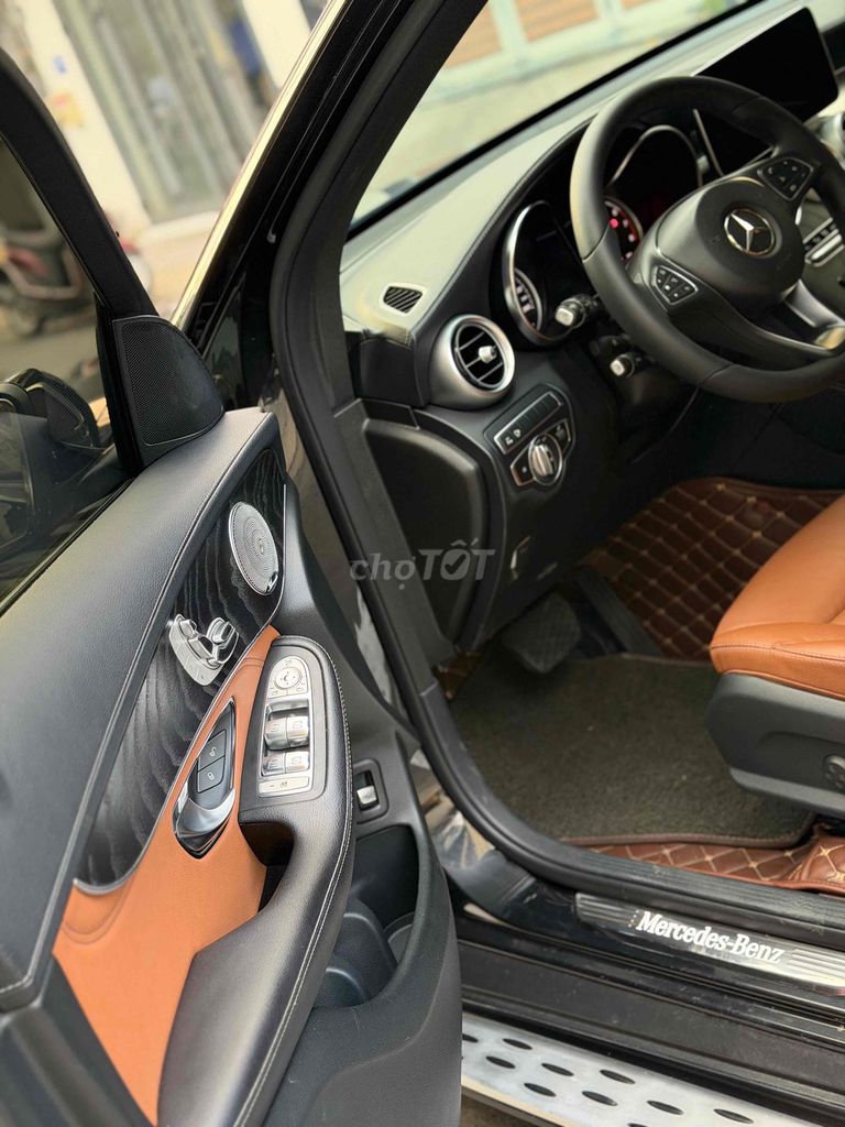 Mercedes-Benz GLC300 2019 Form mới Đen 78000 km. Mua bán Ô tô tại Quận 7 Tp Hồ Chí Minh được đăng bởi Thông Sport  hình 6