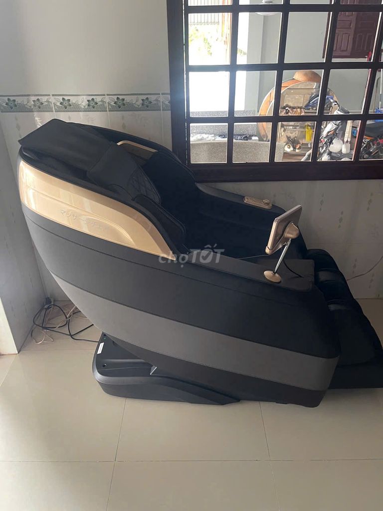Ghế massage 222PLUS Đen, Vàng đồng. Mua bán Bàn ghế tại Thành phố Phan Thiết Bình Thuận được đăng bởi Nguyễn Thị Tường Vy  hình 1