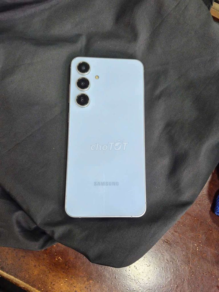 Samsung S24 FE Trắng Đã sử dụng. Mua bán Điện thoại tại Thành phố Dĩ An Bình Dương được đăng bởi Lộc Tài hình 1