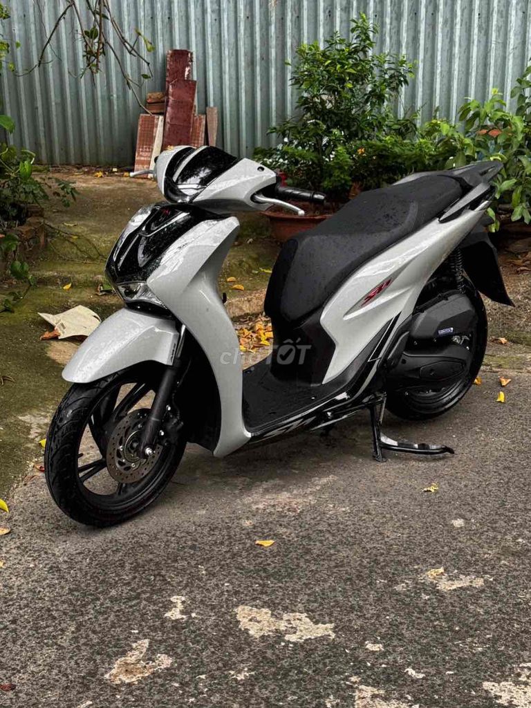 Honda SH 150i 2022 серый цемент, пробег 7 тыс., 9 владельцев