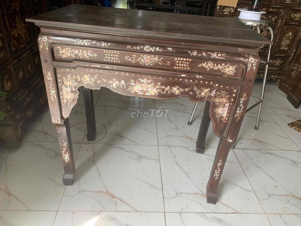 Bàn thờ gỗ nâu cổ điển. Mua bán Nội thất, đồ gia dụng khác tại Thành phố Sa Đéc Đồng Tháp được đăng bởi cầm đồ sa Đéc hình 1