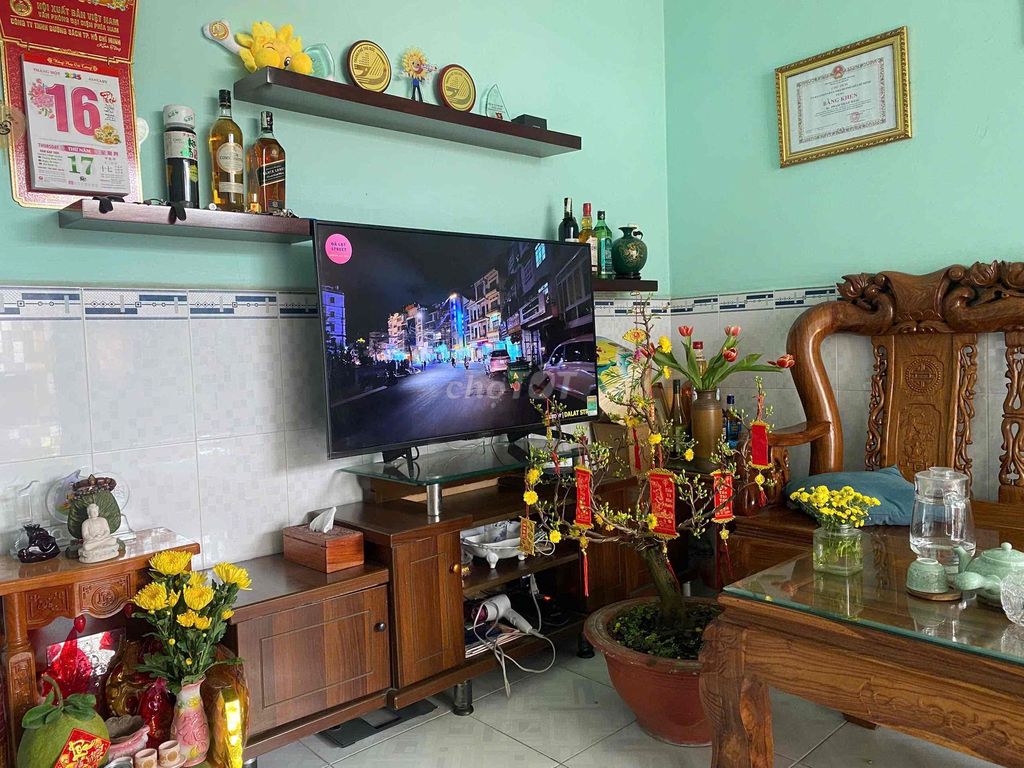 nhà ở dân cư đông đúc , cách chợ trường học vinhome 500m