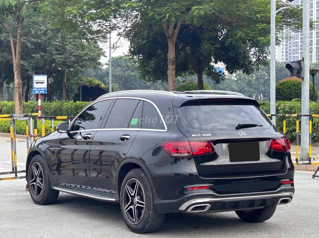 Mercedes GLC300 4Matic sx 2022 màu đen lướt đẹp. Mua bán Ô tô tại Quận Cầu Giấy Hà Nội được đăng bởi Cao Quý hình 4