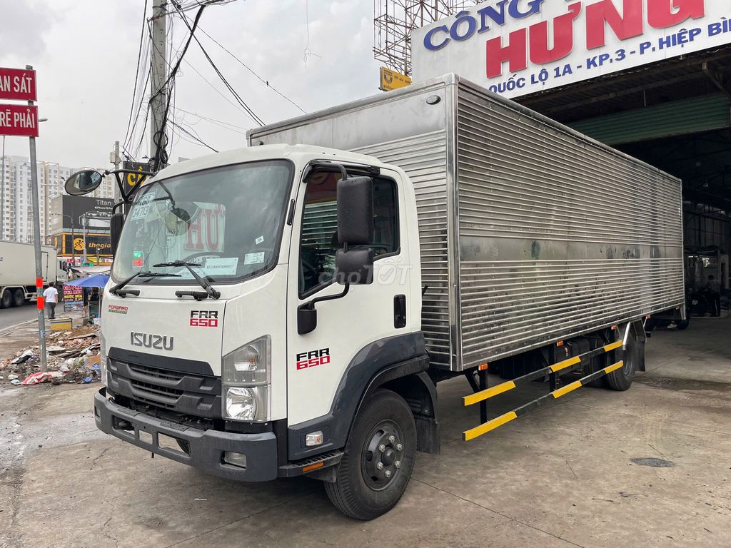 xe tải ISUZU 6tấn5 thùng kín INOX  đời 2024