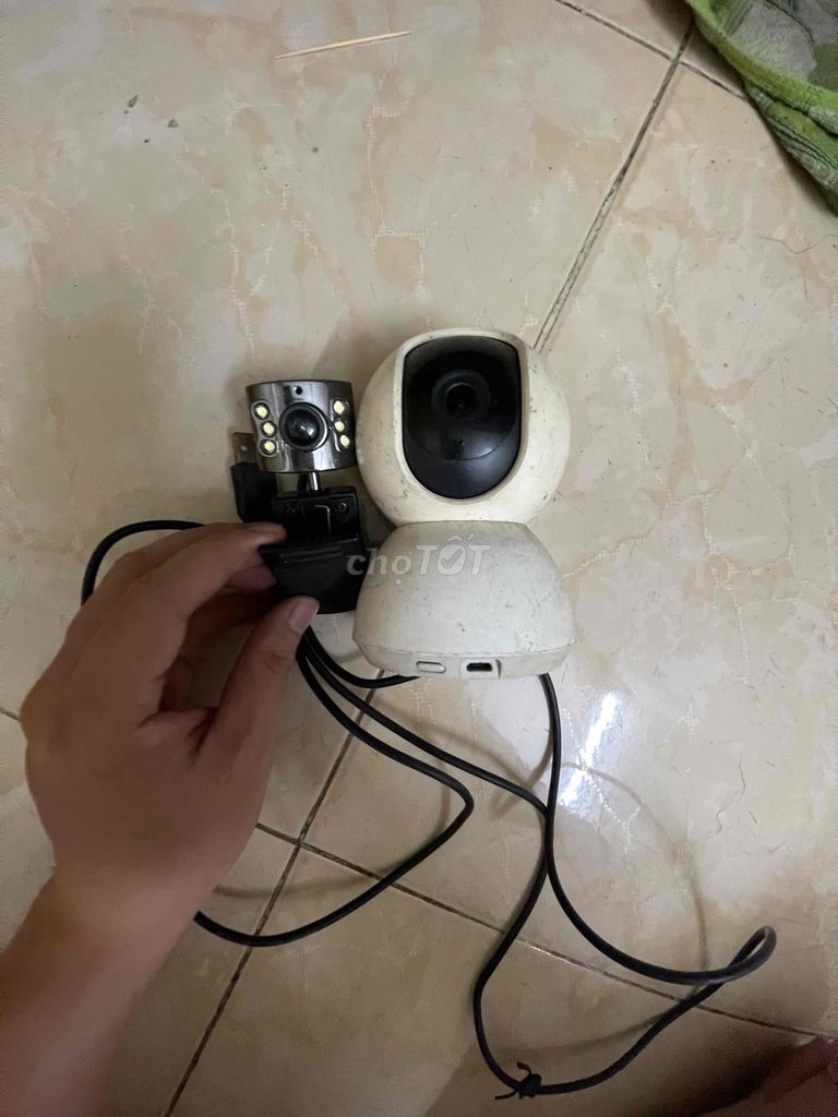 1 camera xiaomi 360 1 camera để bàn có dây ạ