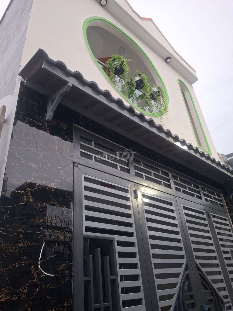 tôi chính chủ bán nhà trệt lầu hóc môn sdc mua bán vì bằng 