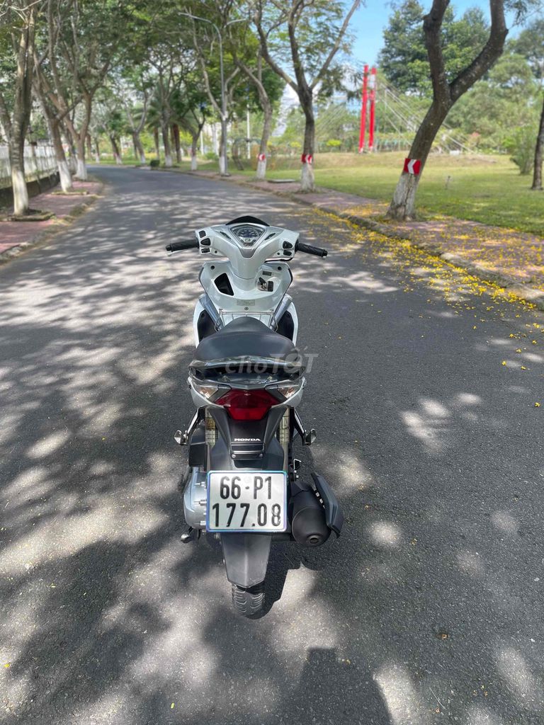 Cần bán AirBlede Fi trắng zin đẹp. Mua bán Xe máy tại Thành phố Sa Đéc Đồng Tháp được đăng bởi Binh hình 5