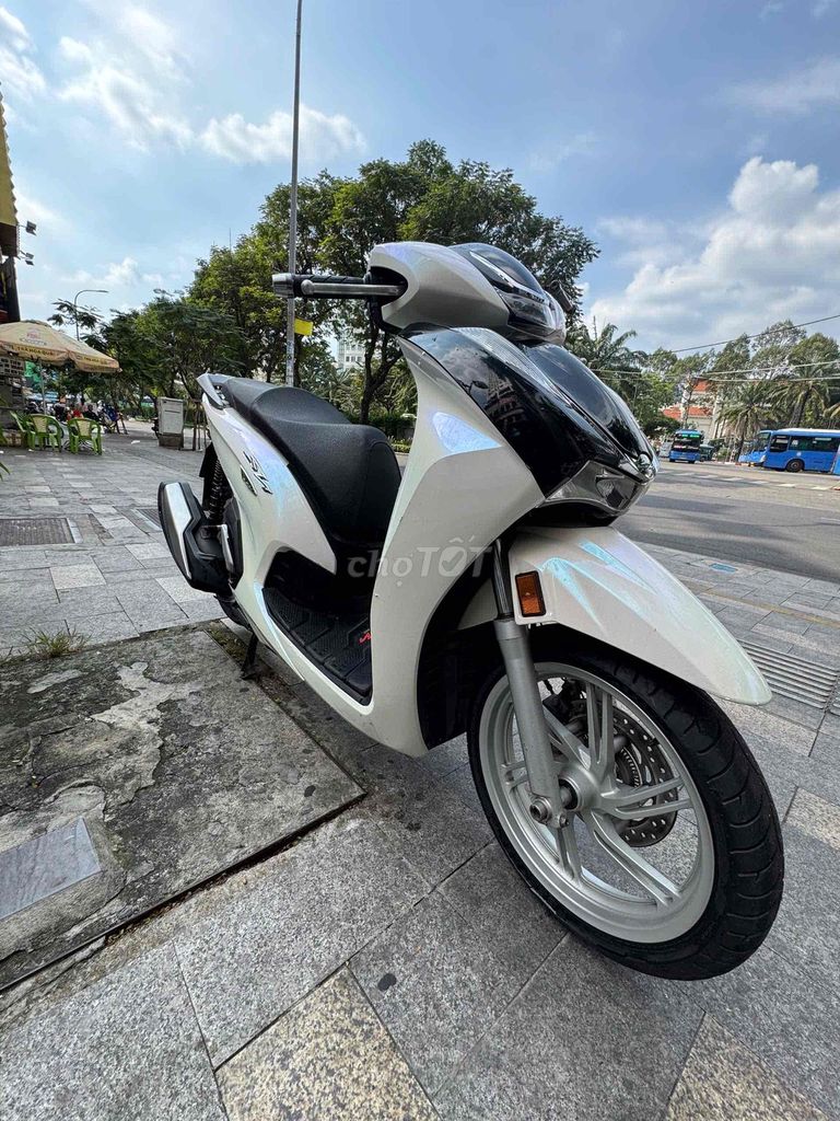 Honda SH350i 2023 Trắng 40000 km. Mua bán Xe máy tại Quận 1 Tp Hồ Chí Minh được đăng bởi Nguyễn anh Tuấn hình 5