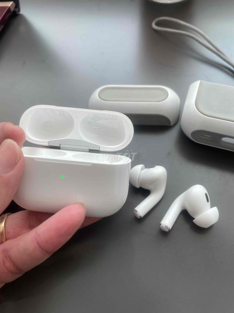 Apple AirPods Pro 2 lightning. Mua bán Tivi, Âm thanh tại Quận 8 Tp Hồ Chí Minh được đăng bởi Nam Ng hình 1