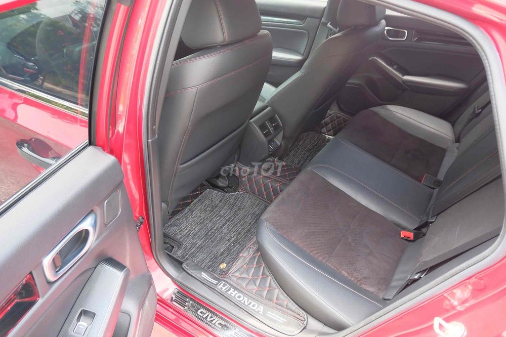 Civic RS Đỏ 2023- 34000 km, Trang bị trên 50 Trieu. Mua bán Ô tô tại Quận 7 Tp Hồ Chí Minh được đăng bởi SHOWROOM HONDA ÔTÔ QUẬN 7 hình 4