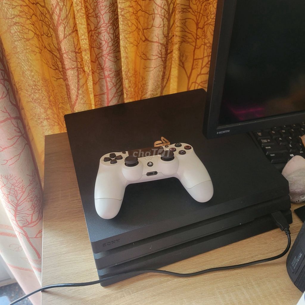 Máy chơi game Sony PS4 Pro Đen, nguyên zin. Mua bán Thiết bị chơi game tại Quận 10 Tp Hồ Chí Minh được đăng bởi Dan hình 1