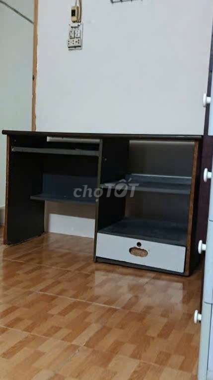 Bàn làm việc Gỗ Nâu Trắng đã sử dụng. Mua bán Bàn ghế tại Quận Bình Tân Tp Hồ Chí Minh được đăng bởi tuấn cường hình 1