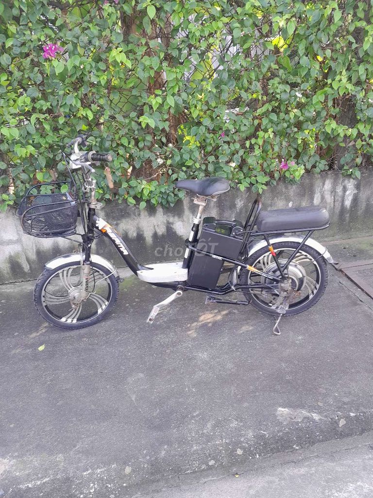 Xe đạp điện màu đen Đã qua sử dụng. Mua bán Xe điện tại Quận 12 Tp Hồ Chí Minh được đăng bởi Nguyễn Việt  hình 3