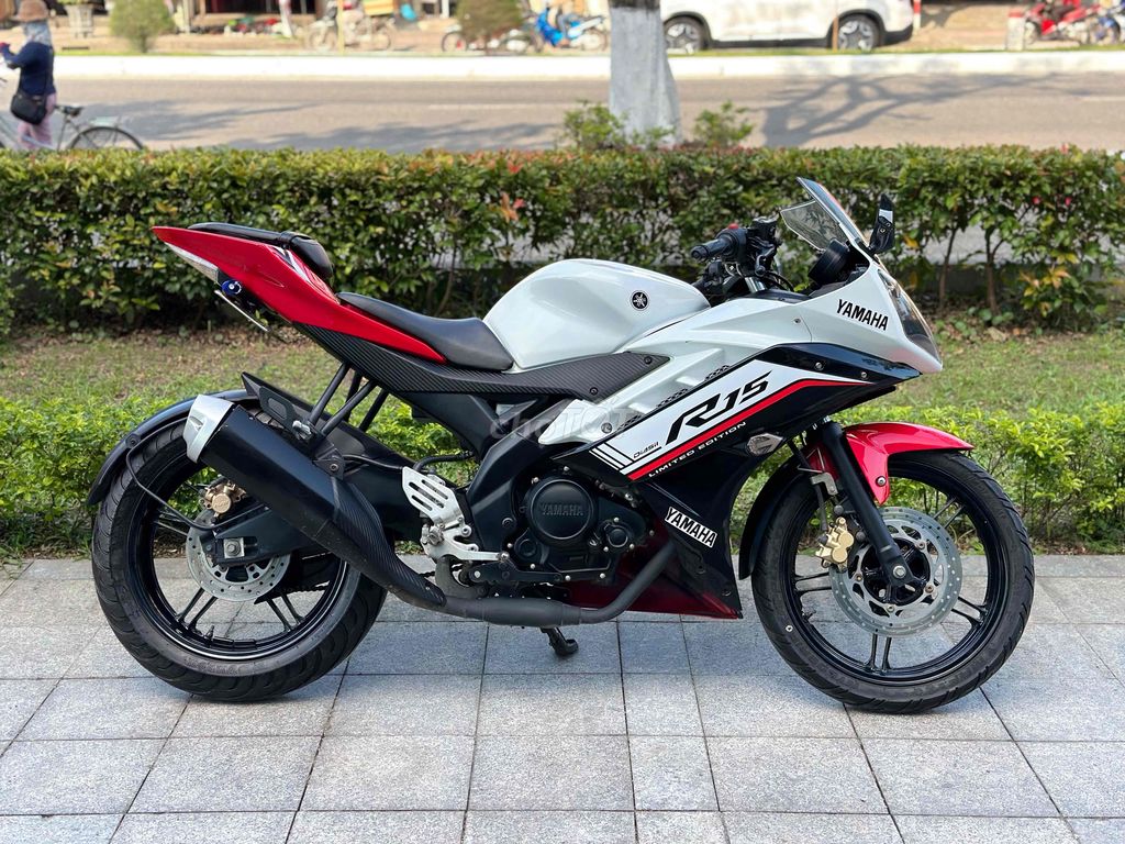 YAMAHA R15 V2 - ĐK 2017 ( HỔ TRỢ TRẢ GÓP )