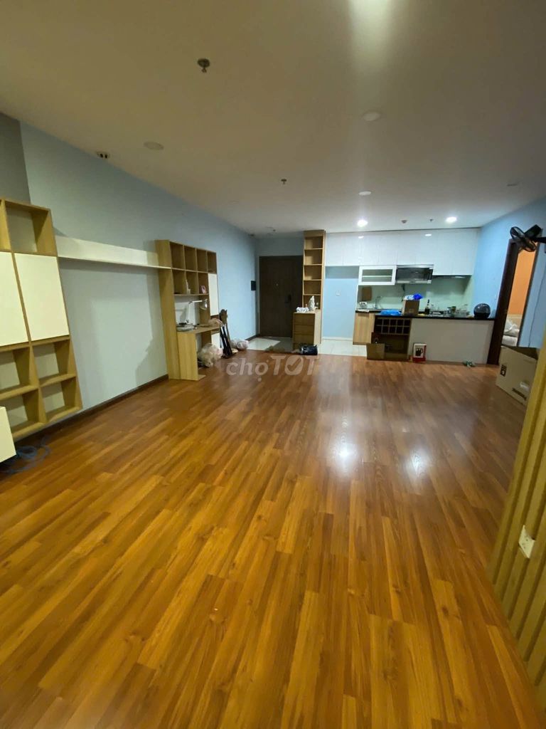Продажа 3-комнатной квартиры в Нгоай Зяо Доан, 120 кв.м, балкон на юго-восток