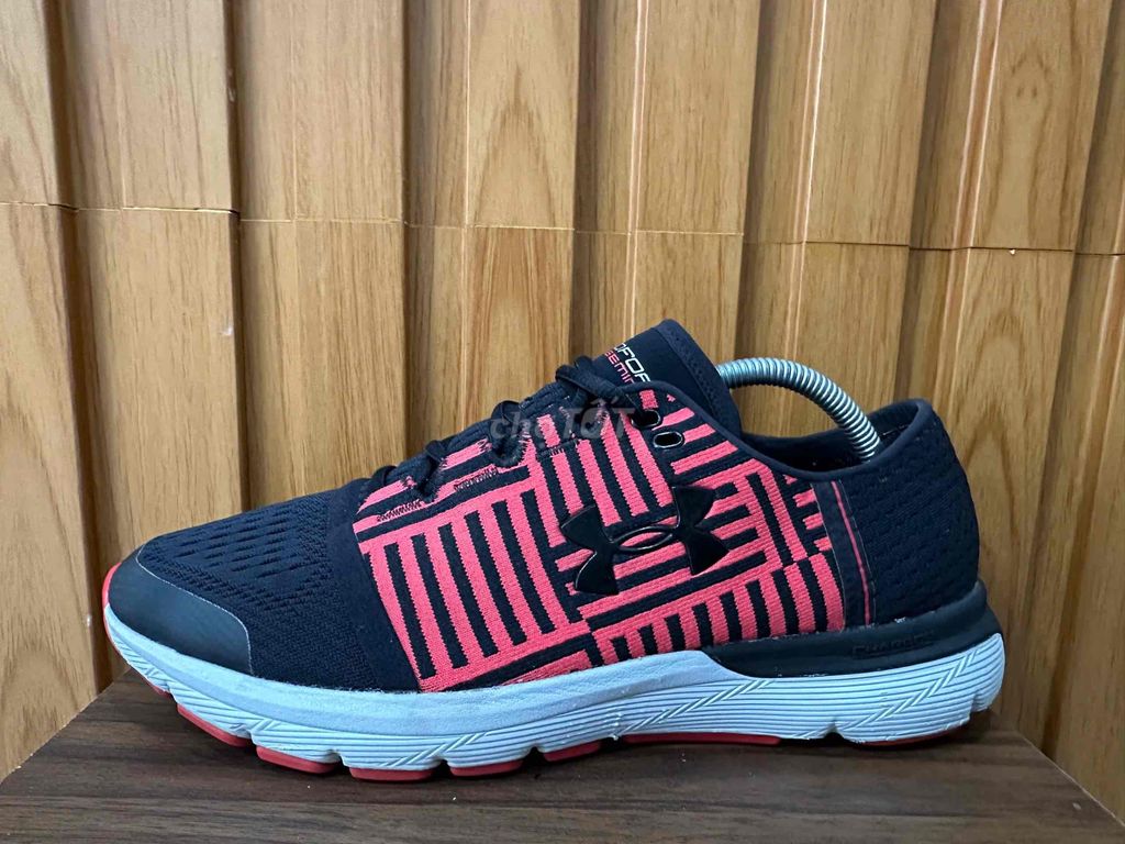 Giày Under Armour chính hãng size 44 siêu nhẹ, êm