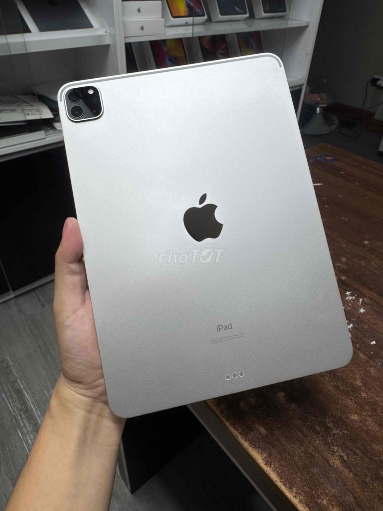Apple iPad Pro 2020 128GB Bạc. Mua bán Máy tính bảng tại Quận Hoàng Mai Hà Nội được đăng bởi Cảnh Hà  hình 1