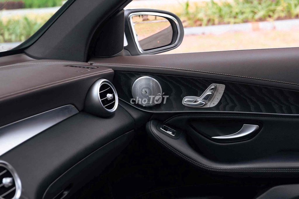 MERCEDES GLC300 4MATIC 2018. Mua bán Ô tô tại Quận 7 Tp Hồ Chí Minh được đăng bởi Tiền Bùi LONGANH  hình 5