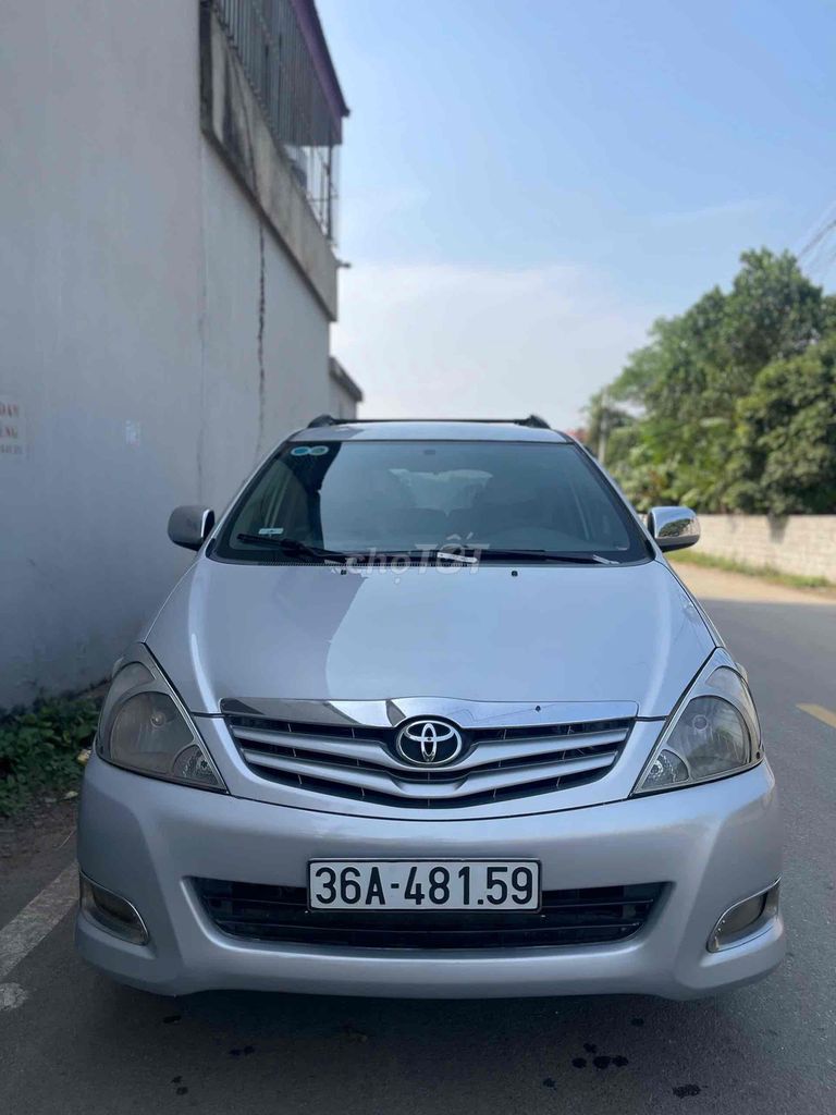 Toyota Innova 2009 G - 250000 km