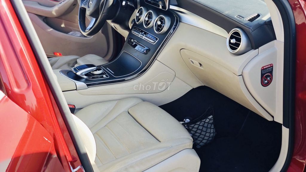 Mercedes GLC300 2018 model 2019 màu đỏ. Mua bán Ô tô tại Quận Thanh Xuân Hà Nội được đăng bởi Nguyễn Tuấn Hoàng hình 7