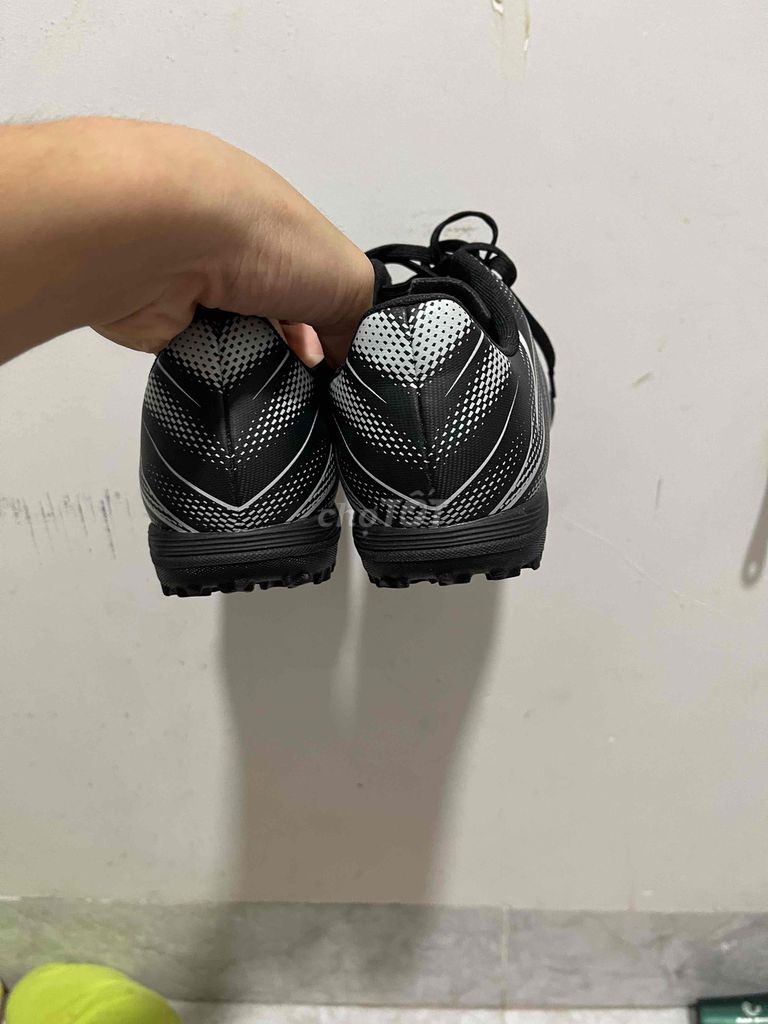 Giày đá bóng Puma Nam size 42 Đen