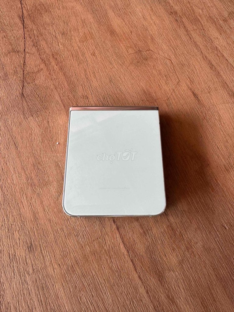 Samsung Z Flip 5 Trắng Hàn Quốc. Mua bán Điện thoại tại Huyện Vĩnh Cửu Đồng Nai được đăng bởi Nguyễn phan Phú hình 1