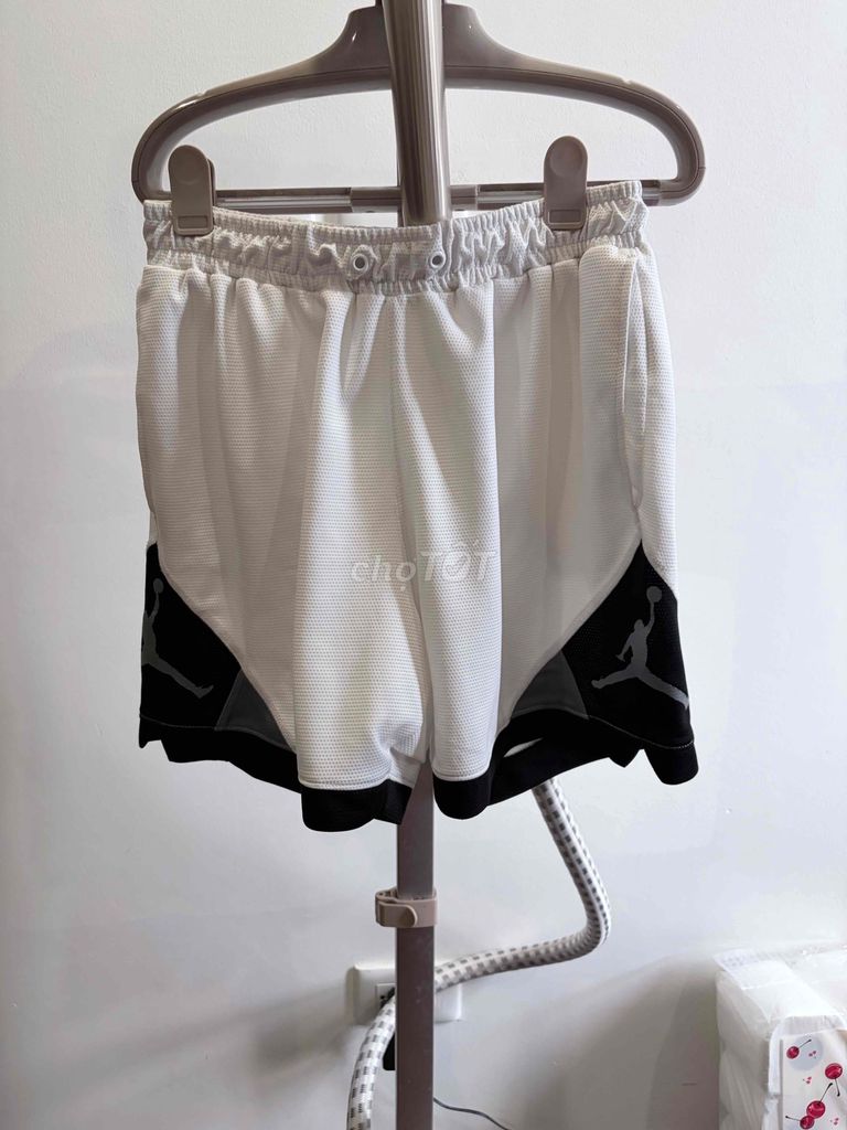 Quần đùi Jordan và Nike size L. Mua bán Quần áo tại Quận Hoàng Mai Hà Nội được đăng bởi Anh Quân hình 1