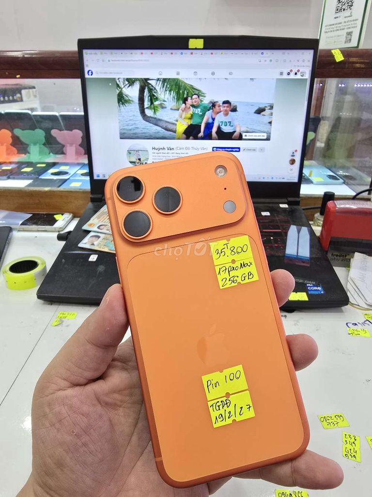 Iphone 17 Pro Max 256GB Lướt - TGDD_20/02/2027. Mua bán Điện thoại tại Thành phố Long Xuyên An Giang được đăng bởi Facebook Cầm Đồ Thúy Vân hình 1