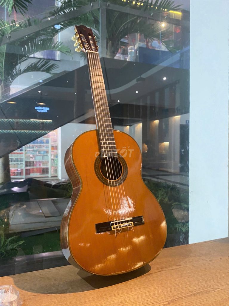 Guitar Yamaha C300 Nhật, siêu zin và mới 99%