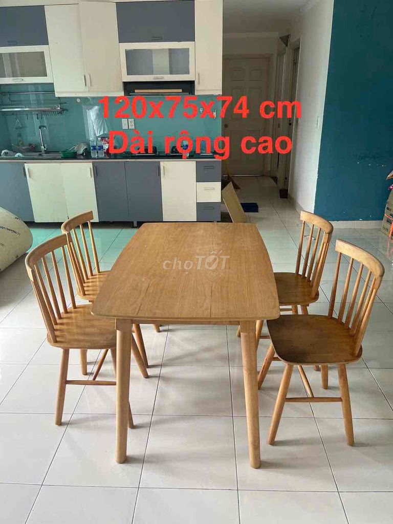 Bộ bàn ăn còn rất đẹp