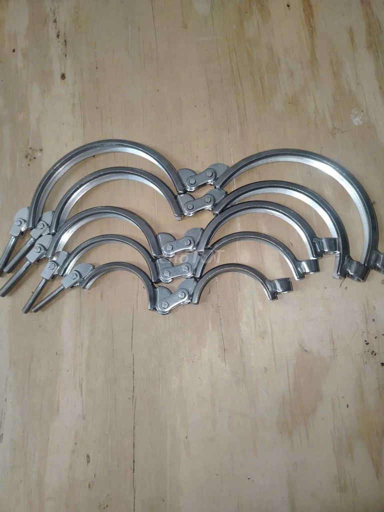 Kẹp ống kim loại màu Bạc. Mua bán Nội thất, đồ gia dụng khác tại Huyện Bến Lức Long An được đăng bởi Xuanthanh hình 1