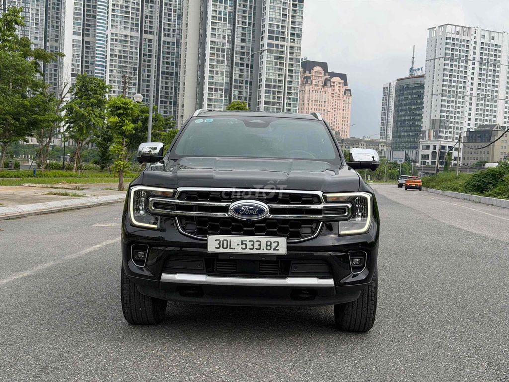 Ford Everest Titanium 4x2 2024 50000 км Черный