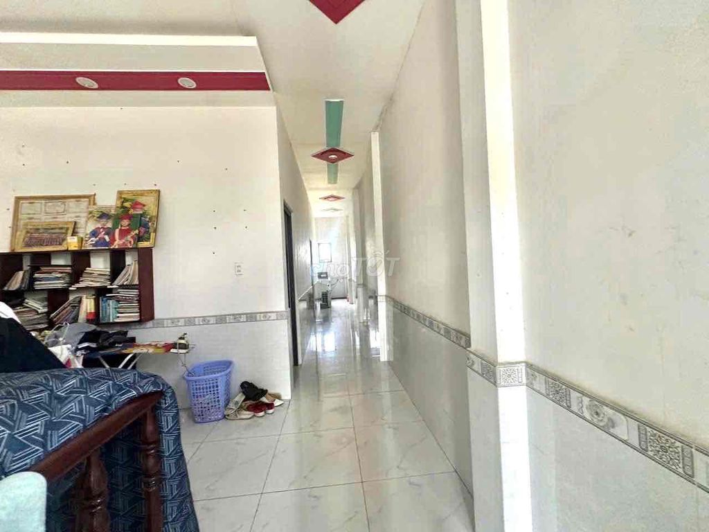 bán nhà mặt tiền lâu triệt   đường 2 bà trưng p đông hoà gân bigc