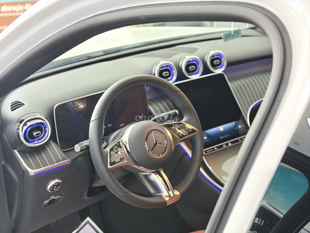 Mercedes Benz GLC300 Siêu Lướt Trưng Bày 39 km. Mua bán Ô tô tại Quận Bình Thạnh Tp Hồ Chí Minh được đăng bởi Mercedes Benz Haxaco Điện Biên Phủ hình 7